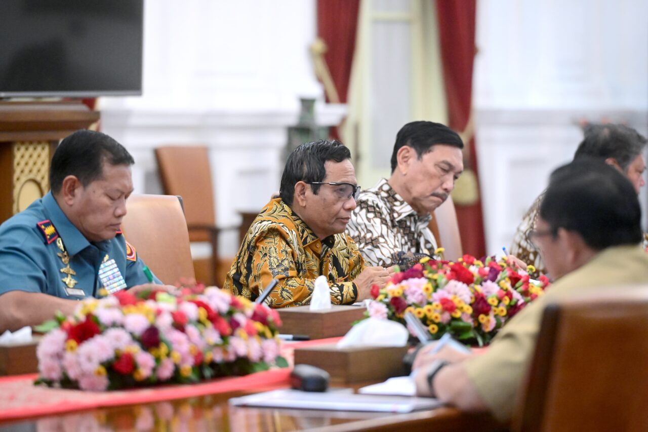 Mahfud MD saat mengikuti rapat terbatas di Istana, Jakarta. Foto: BPMI Setpres/Muchlis Jr